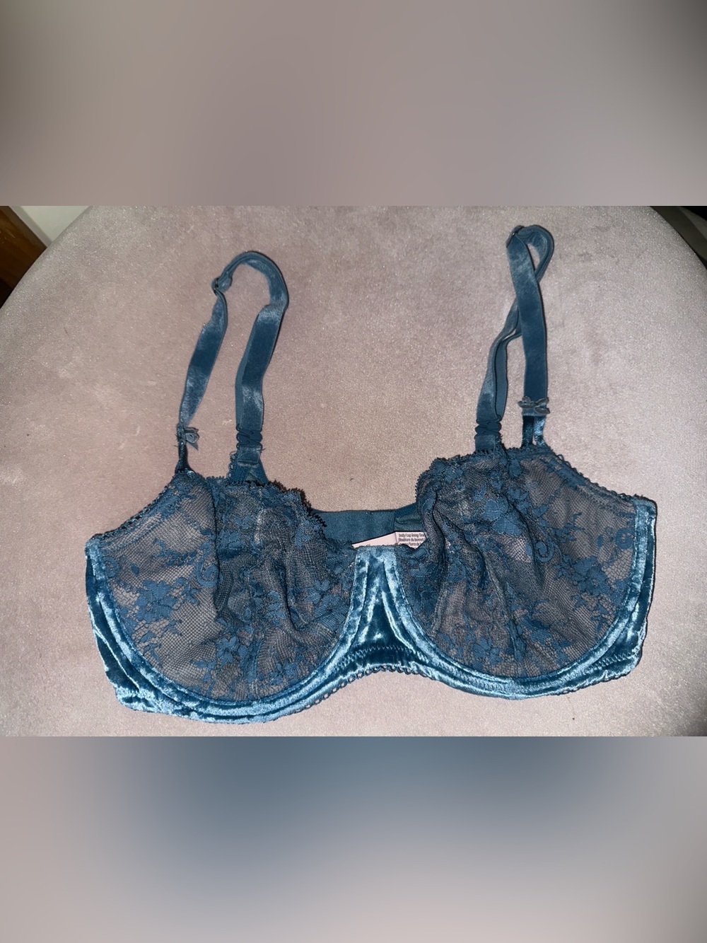 **LIKE NEW** VICTORIA SECRET VELVET BRA